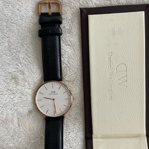 Daniel Wellington 40mm white face watch with black leather straps, gold detail